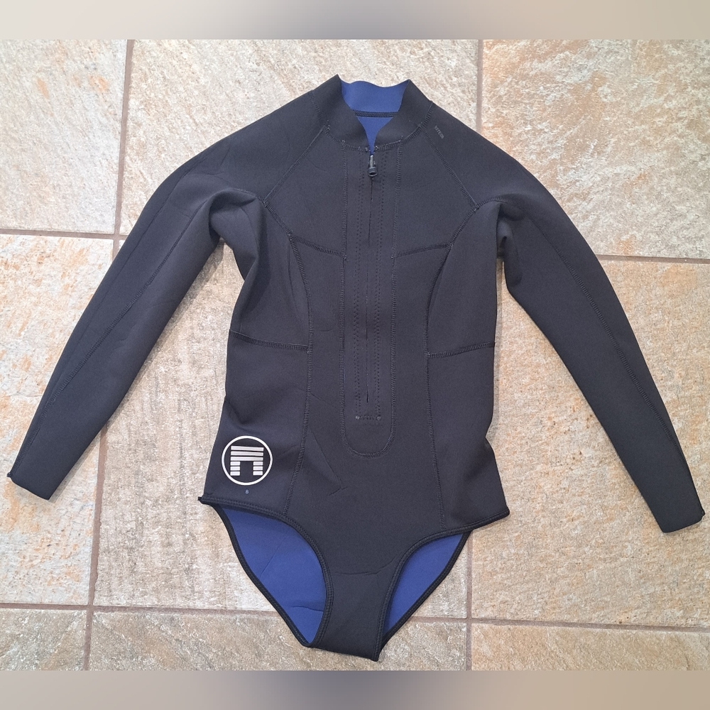 MATUSE Miriam Reversible Women’s 1.5 mm L/S Springsuit, Navy/Black, s. 8 - Picture 9 of 16